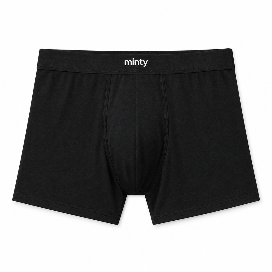 Minty Cool siyah boxer, beyaz zeminde önden görünüm, lastikte minty yazısı